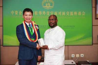 中国蜜桃品牌获喀麦隆驻华大使馆认可 孙永军推动中喀健康领域合作