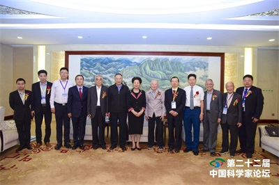 当代中医事业奠基人   李乘伊院士