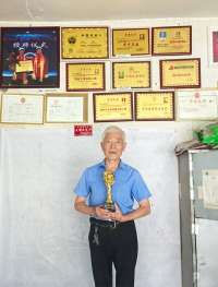 庆祝新中国成立76周年 全国名中医——汤明灯