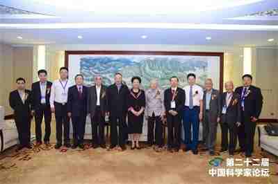 李乘伊院长荣获抗战胜利80周年大阅兵中医楷模人物