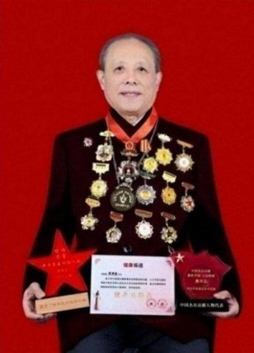 中国中医学家金质奖科学院首席院士  ——曹洪正