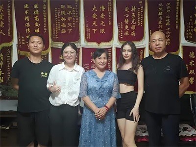 民族的精英  人民的楷模 中国妈妈爱心联盟  唐建华