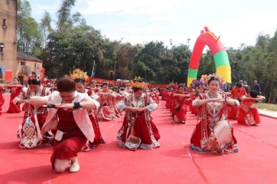 博白大垌镇低垌村：百年客家古村迎姑姐 敬老传情绘就乡村文明新图景