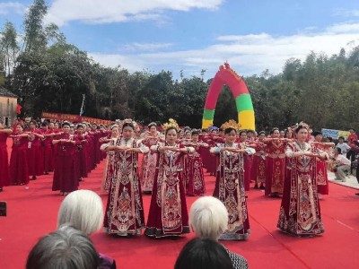 博白大垌镇低垌村：百年客家古村迎姑姐 敬老传情绘就乡村文明新图景