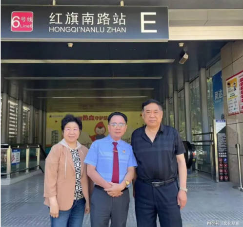 爱心让座暖人心 文明新风润社会——从泉州企业家吴胜利善举看精神文明建设的“微光力量”