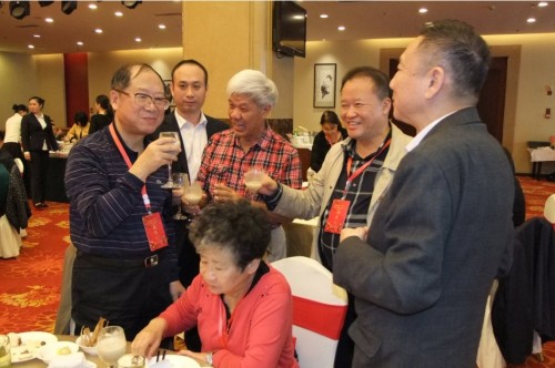 【诺贝尔奖孵化中心会客厅】 【诺贝尔化学/物理学奖孵化课题：彭宏钟《地球近日/远日点“近冷远热”机制数理化基础宏微分析》】