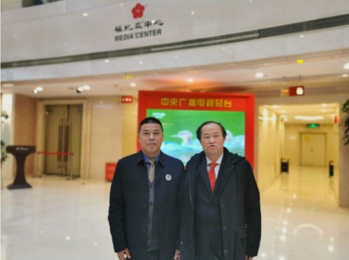 【诺贝尔奖孵化中心会客厅】 【诺贝尔化学/物理学奖孵化课题：彭宏钟《地球近日/远日点“近冷远热”机制数理化基础宏微分析》】