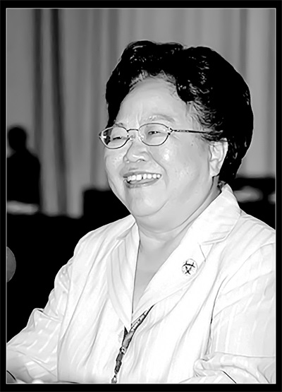 【诺贝尔奖孵化中心会客厅】-【《华时网-当代时报》|《彭宏钟：缅怀追念宗长彭珮云姑姑》】