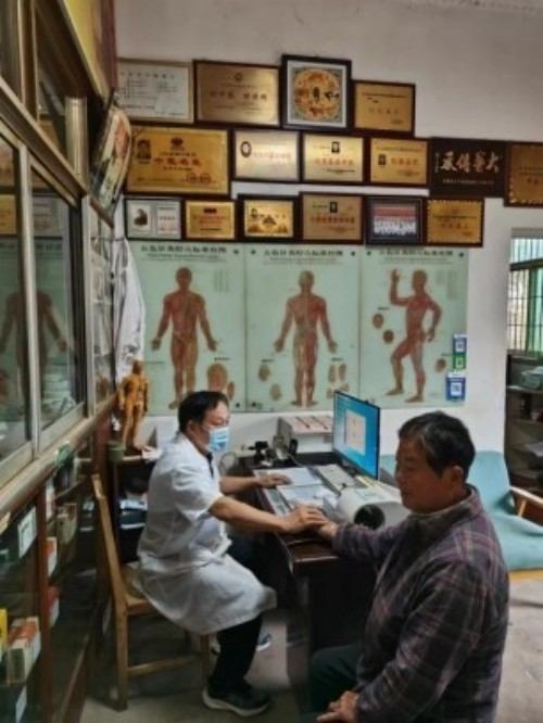 中医榜样人物 特色诊疗中医专家——钱国锋