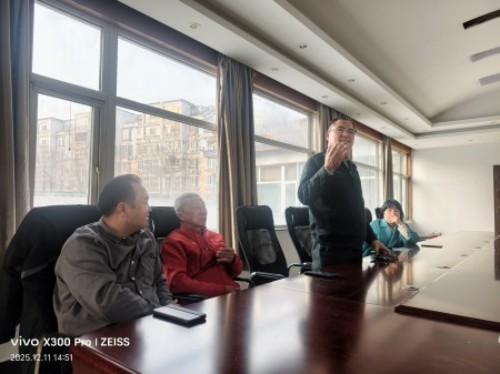 【诺贝尔奖孵化中心会客厅】  【《宇宙宏微学》佐证《《物理学惊天骗局！爱因斯坦的方程全错了？》】  彭宏钟《宇宙宏微学》的颠覆性佐证：传统物理学体系重构与宇宙规律新解