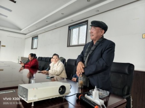 【诺贝尔奖孵化中心会客厅】  【《宇宙宏微学》佐证《《物理学惊天骗局！爱因斯坦的方程全错了？》】  彭宏钟《宇宙宏微学》的颠覆性佐证：传统物理学体系重构与宇宙规律新解