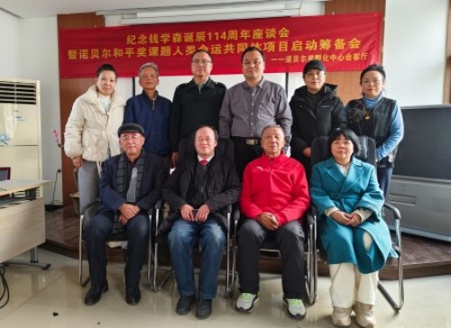 【诺贝尔奖孵化中心会客厅】  【《宇宙宏微学》佐证《《物理学惊天骗局！爱因斯坦的方程全错了？》】  彭宏钟《宇宙宏微学》的颠覆性佐证：传统物理学体系重构与宇宙规律新解